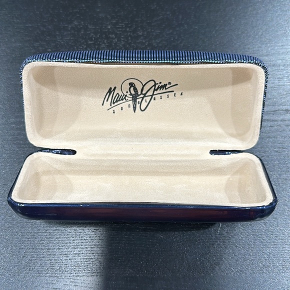 Maui Jim Hard Case and Cleaning Cloth - Picture 2 of 4